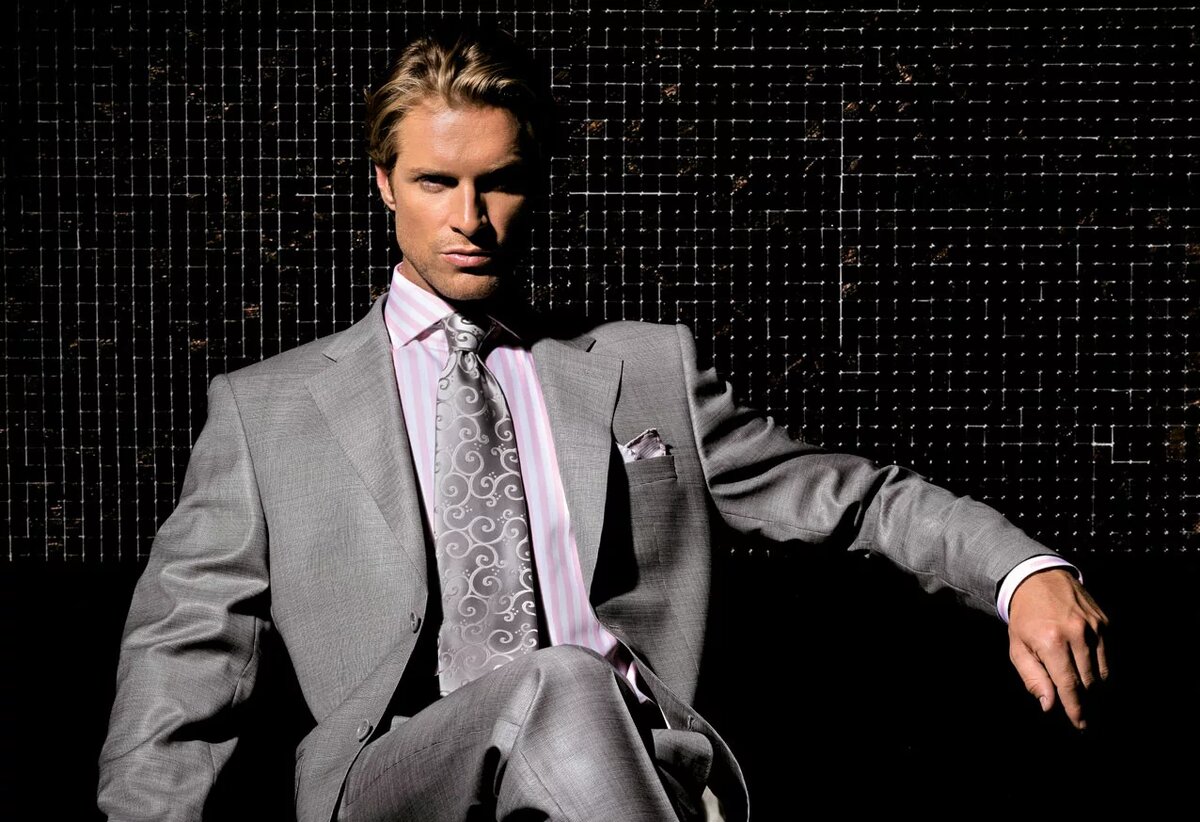 Как нарцисс манипулирует своим окружением