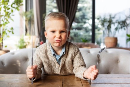 Игры на чувствах: как распознать манипуляции у детей и прекратить их